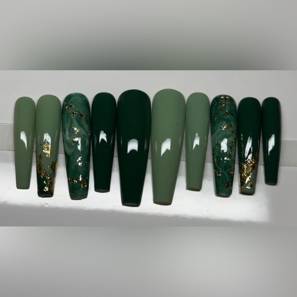 Green press on nails